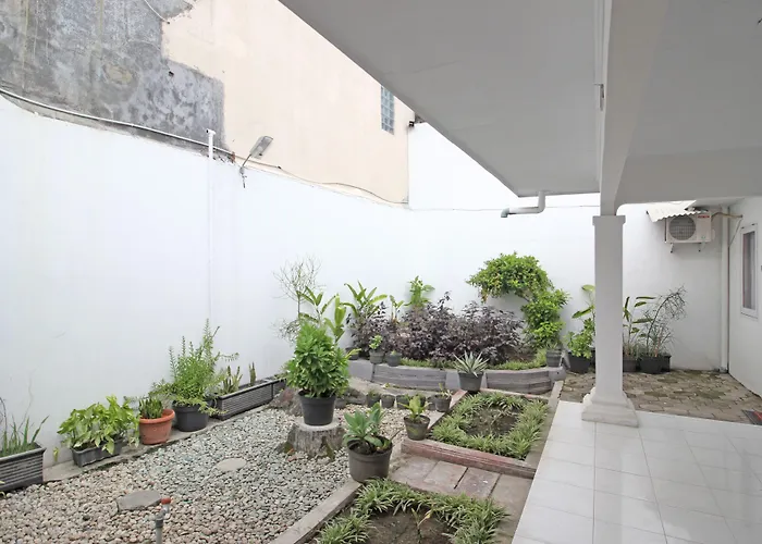 Reddoorz Near Terminal Tirtonadi Hotel Surakarta 